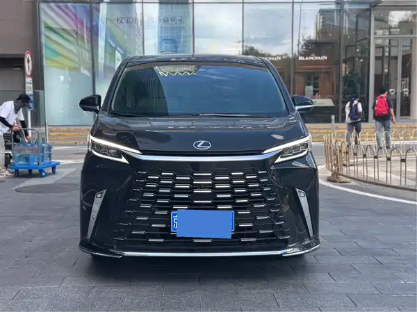 Lexus LM 2026