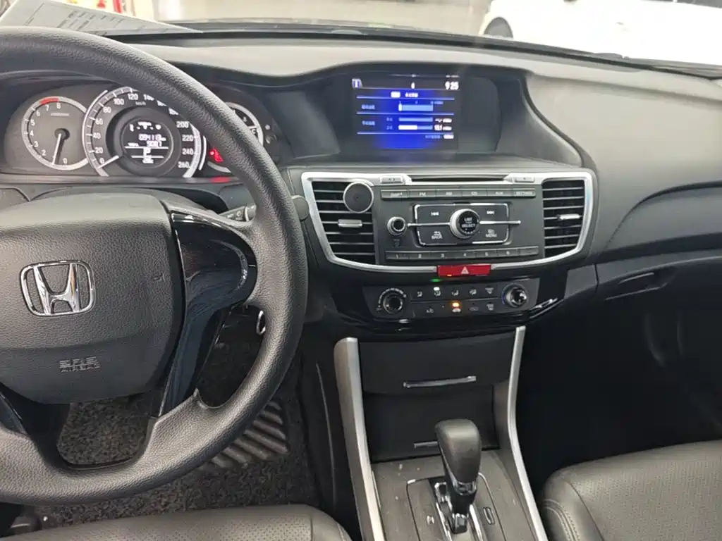 Honda Accord 2017 — фото 10
