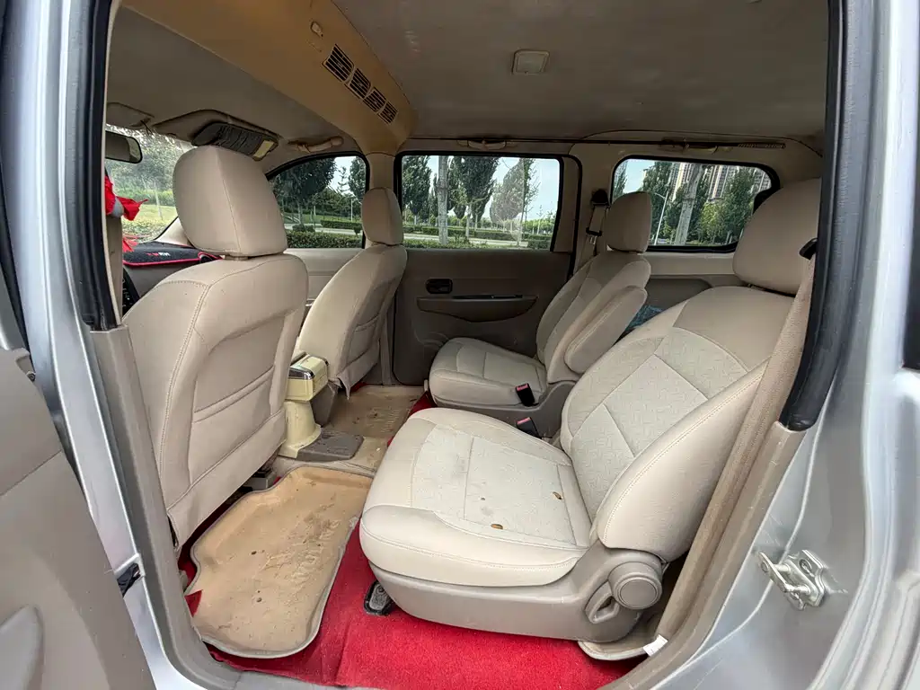 Wuling Hongguang 2013