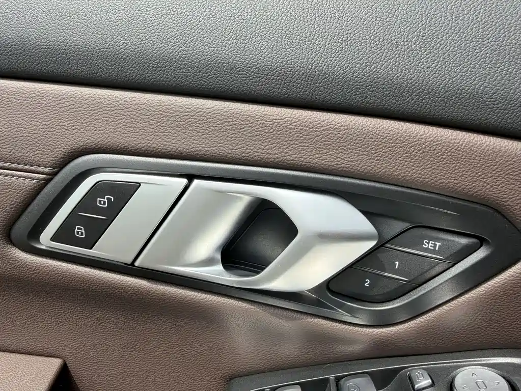 BMW 3 Series 2023 — фото 16