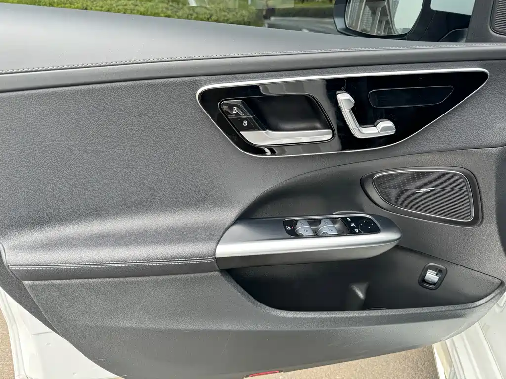 Mercedes-Benz C-Class 2023 — фото 4