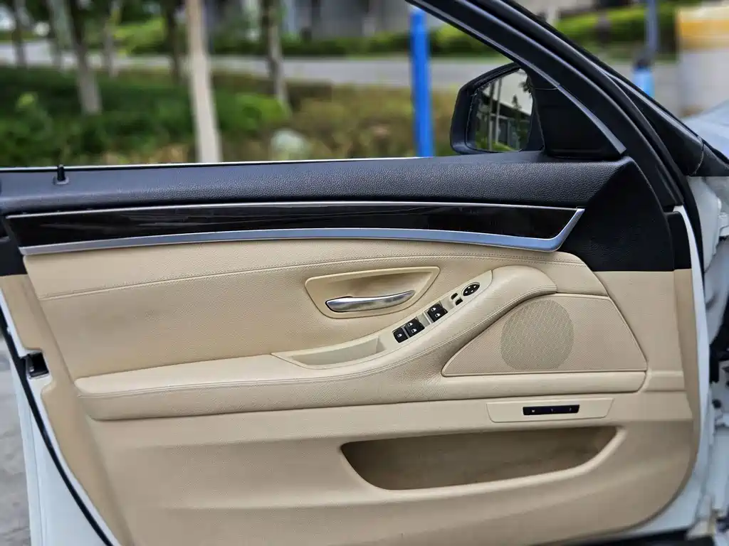 BMW 5 Series 2013 — фото 17