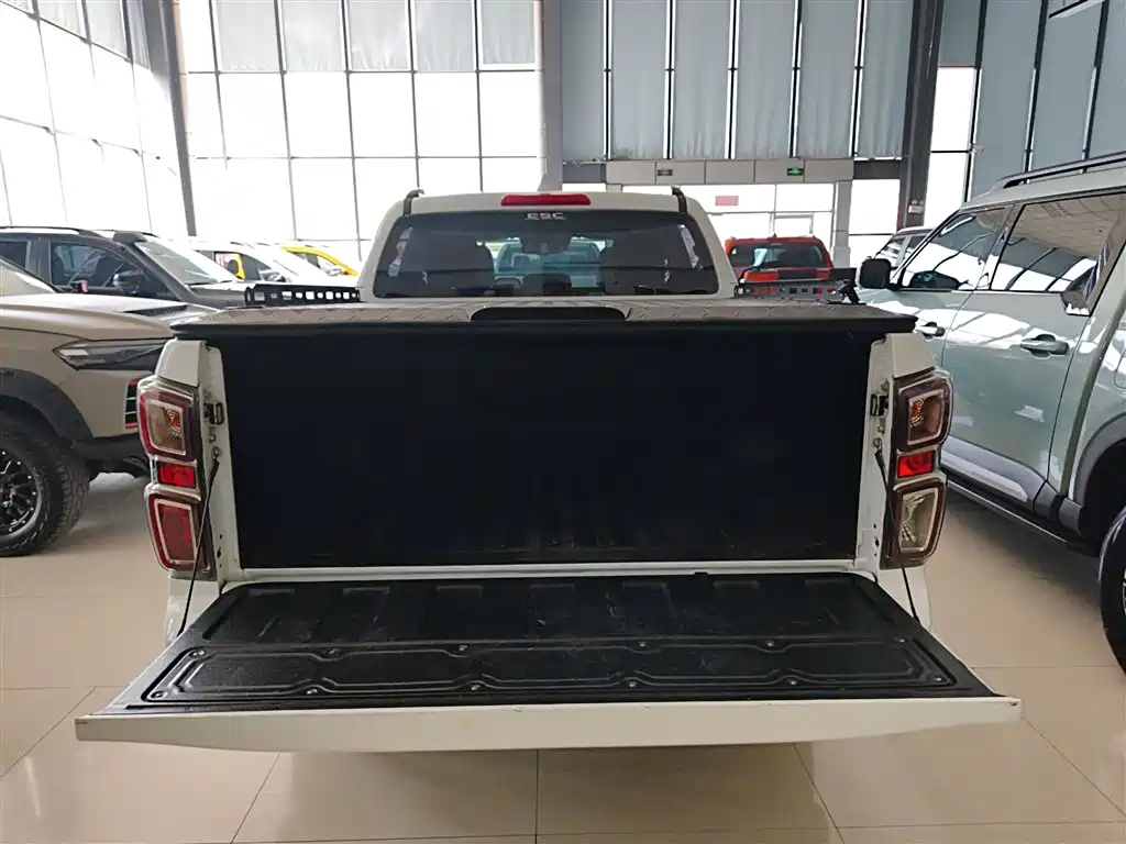 Isuzu D-MAX 2023 — фото 19