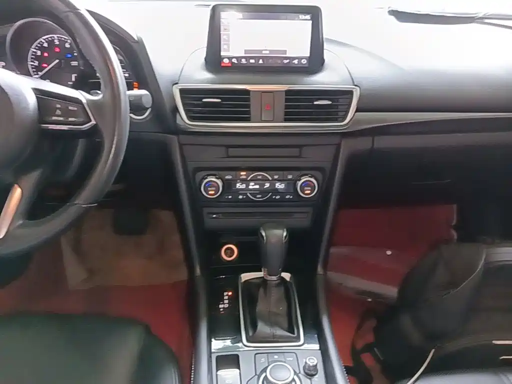 Mazda 3 Axela 2019 — фото 13