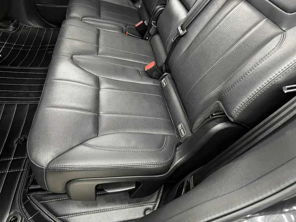 Land Rover Discovery 2018 — фото 12