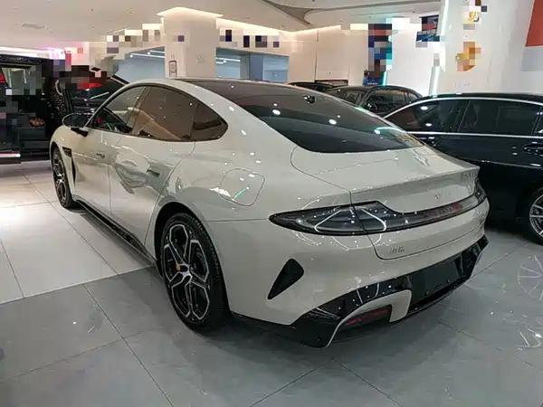 Xiaomi SU7 2025