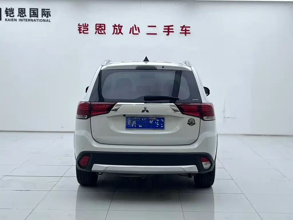 Mitsubishi Outlander 2017 — фото 17