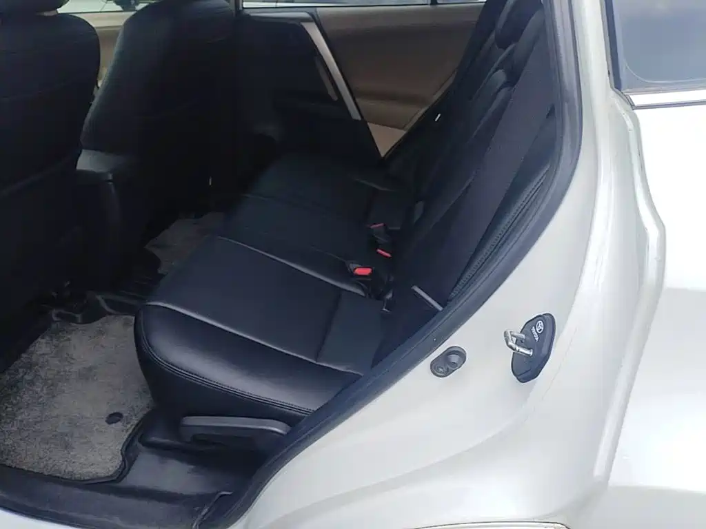 Toyota RAV4 2016 — фото 13