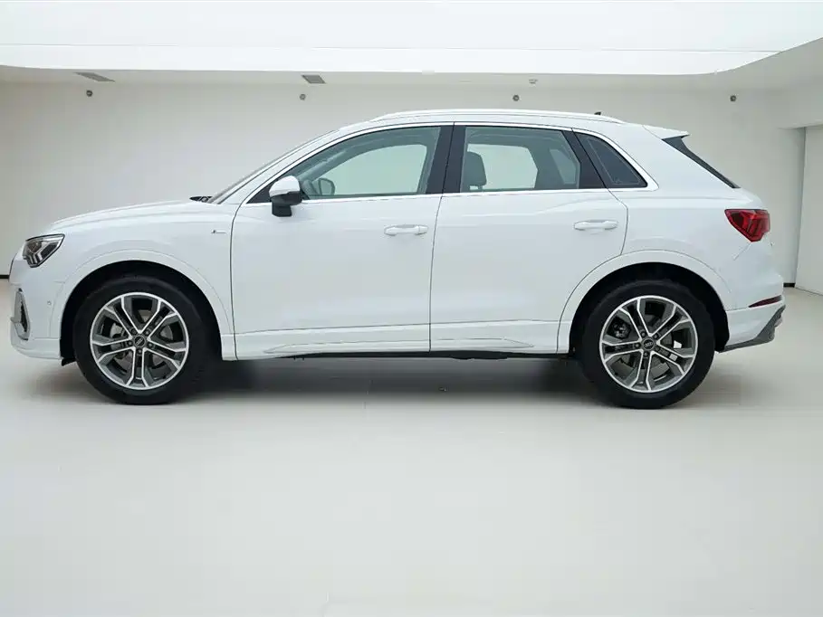 Audi Q3 2022 — фото 3