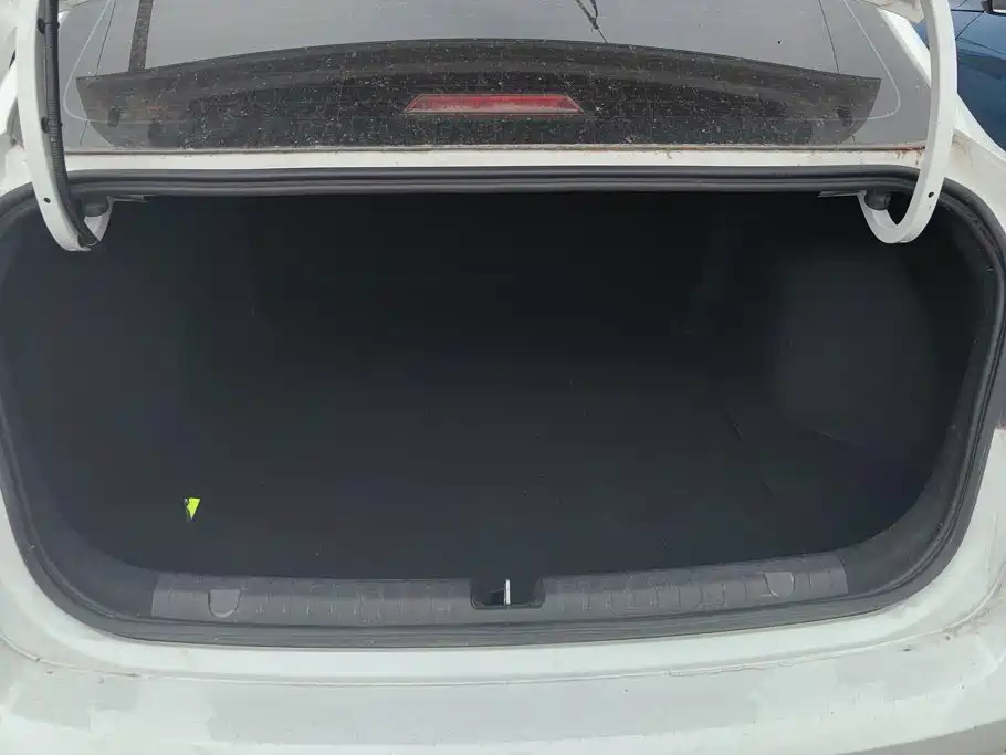 Geely Emgrand 2024