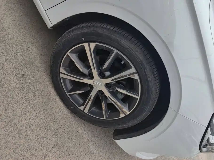 Geely Emgrand 2024
