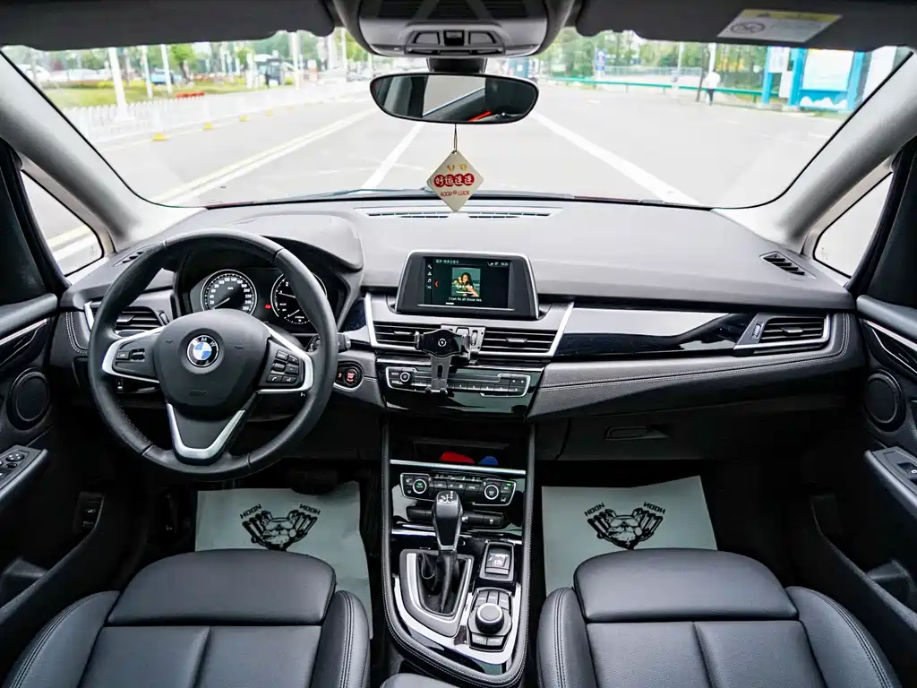 BMW 2 Series Active Tourer 2018 — фото 11