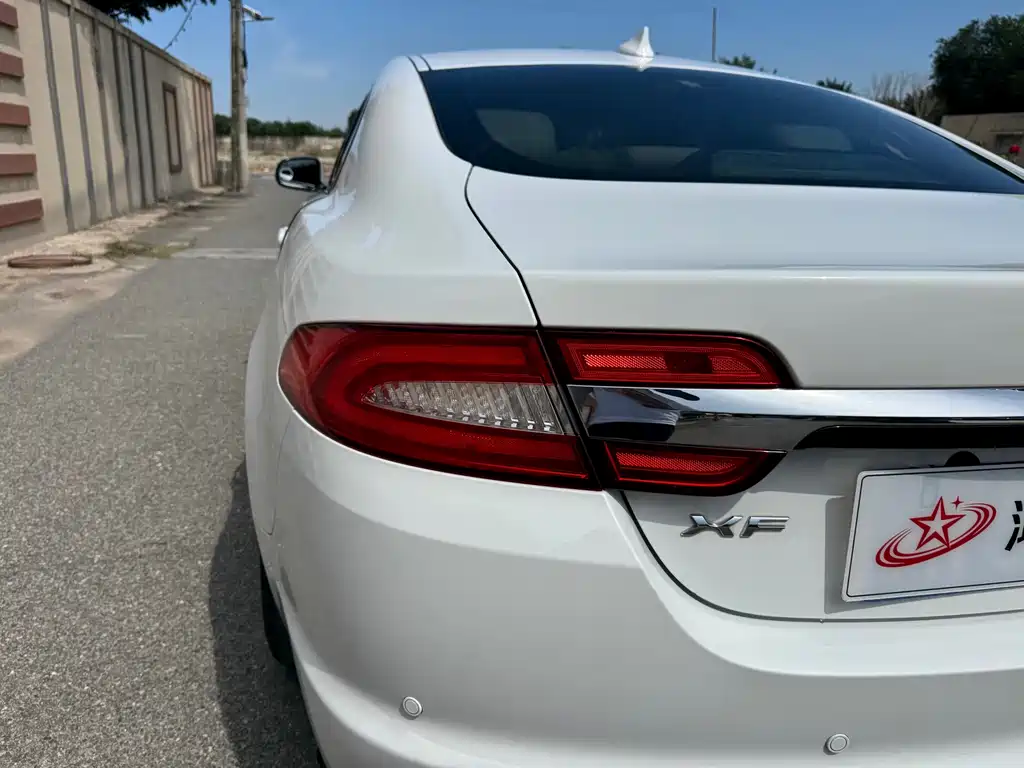 Jaguar XF 2013 — фото 24