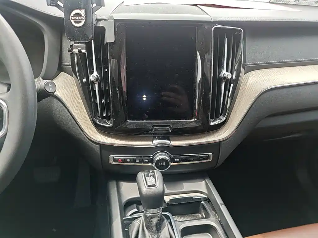 Volvo XC60 2020 — фото 13