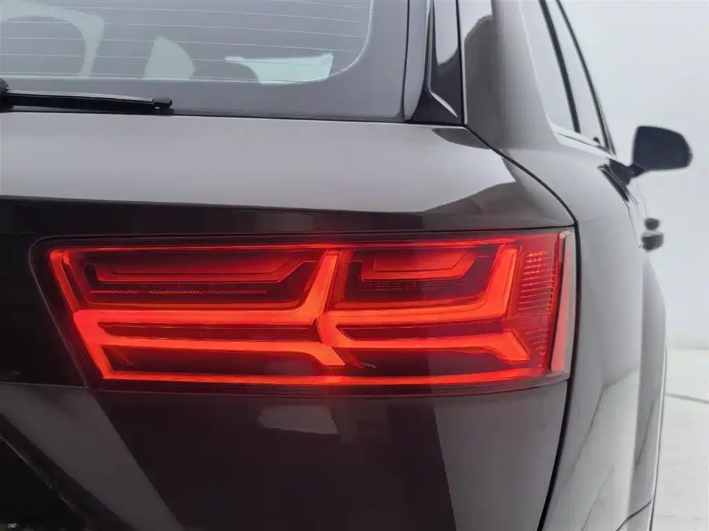 Audi Q7 2018 — фото 18