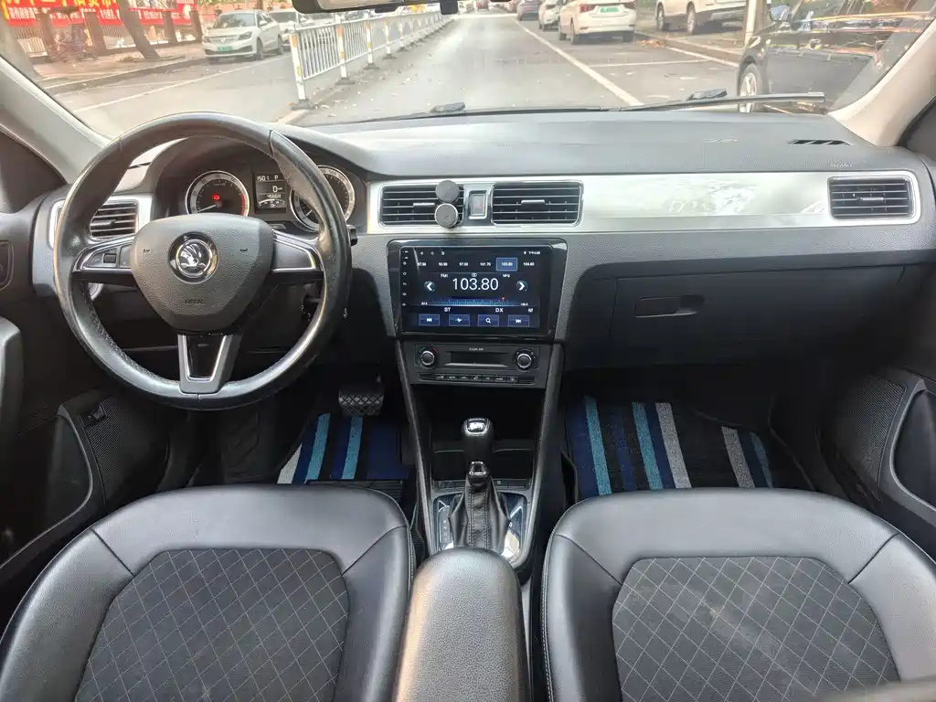 Skoda Rapid 2018 — фото 11