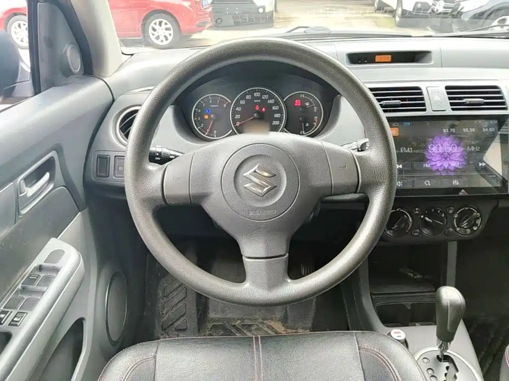 Suzuki Swift 2015 — фото 11
