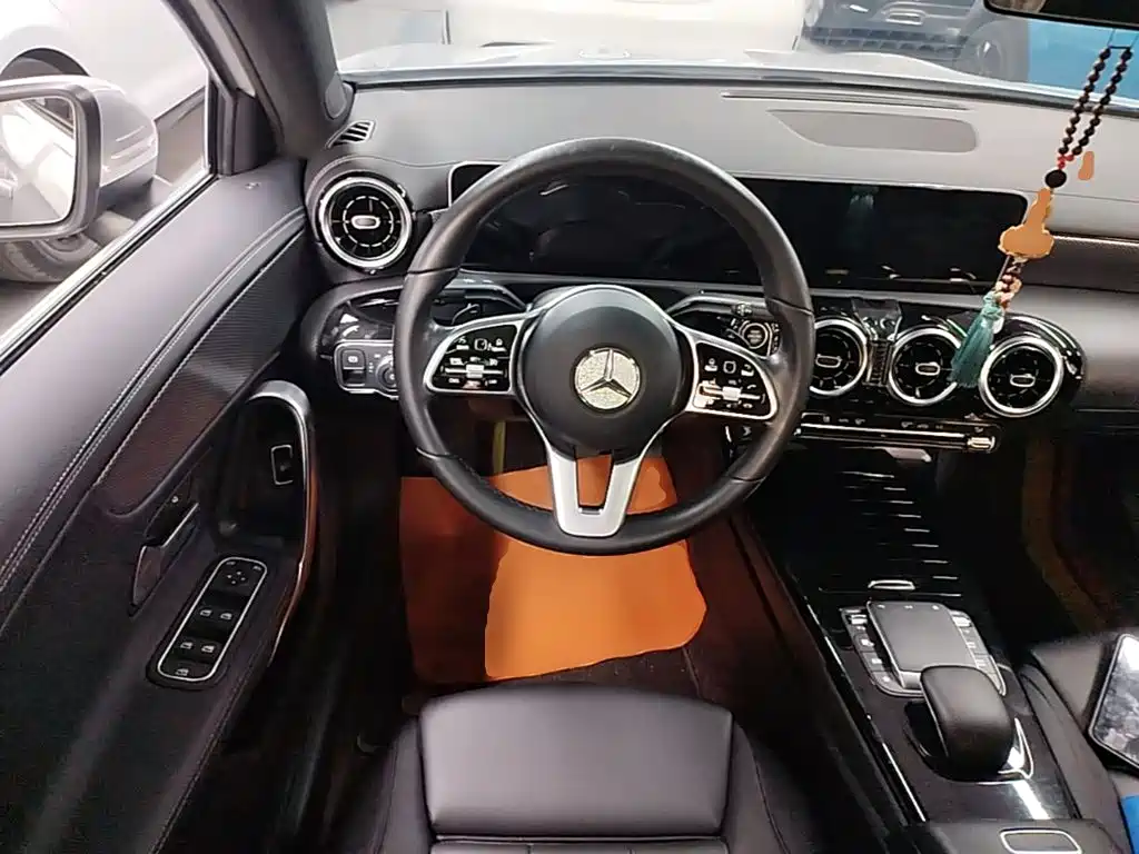 Mercedes-Benz A-Class 2020 — фото 17