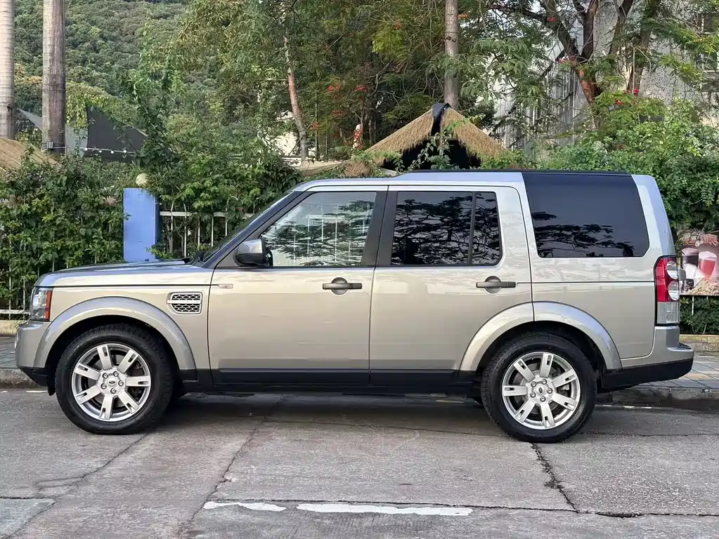 Land Rover Discovery 2009 — фото 16