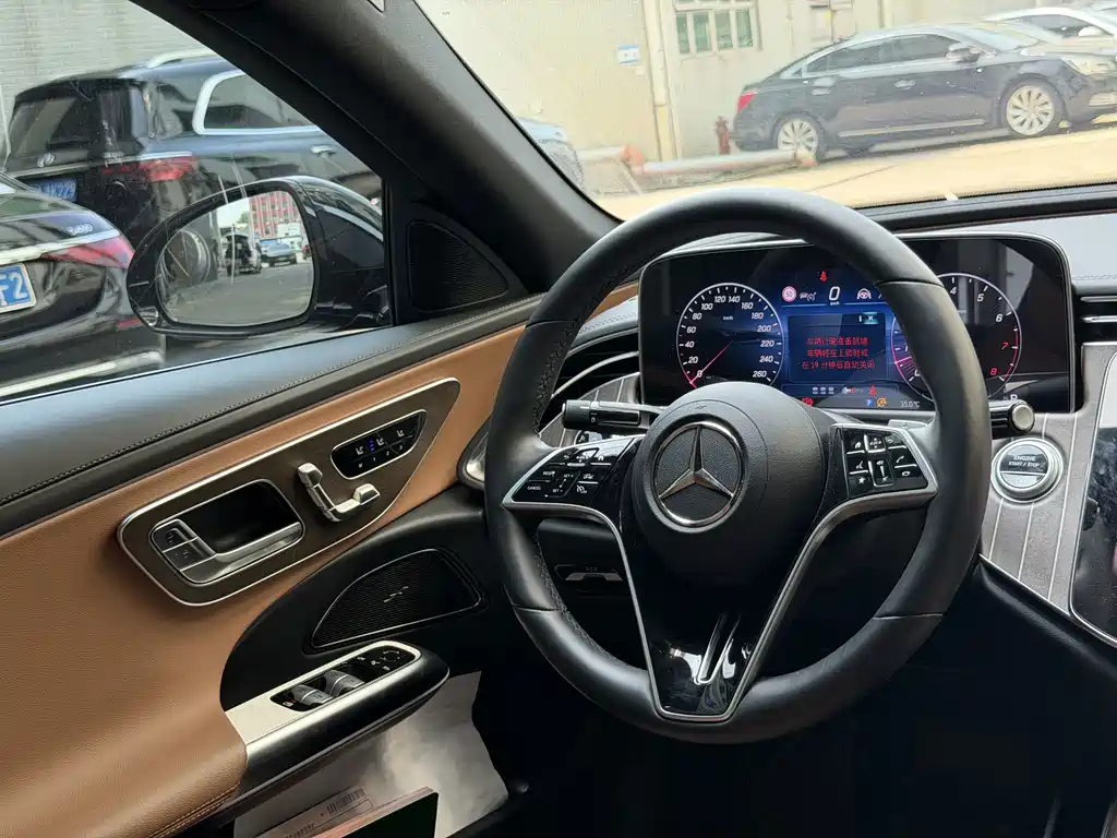 Mercedes-Benz E-Class 2025 — фото 12