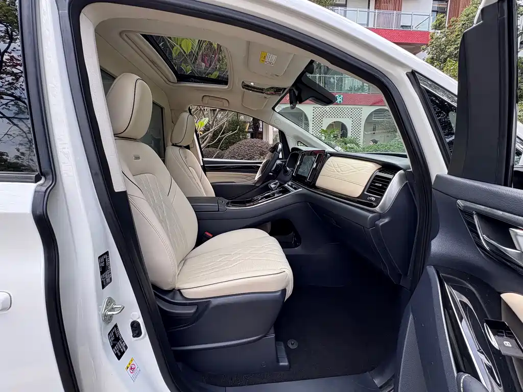 GAC Motor Trumpchi M8 2022 — фото 13