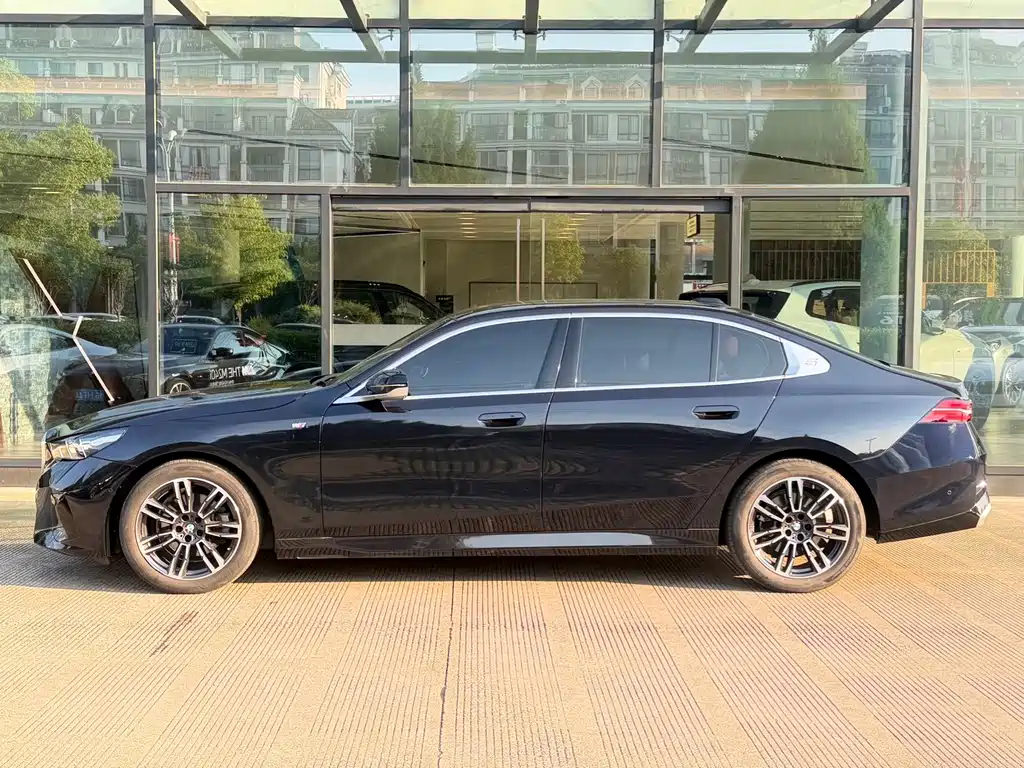 BMW 5 Series 2025