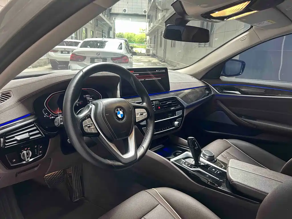 BMW 5 Series 2022 — фото 14