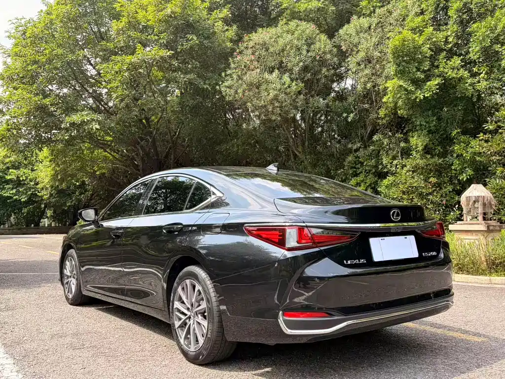 Lexus ES 2022 — фото 7