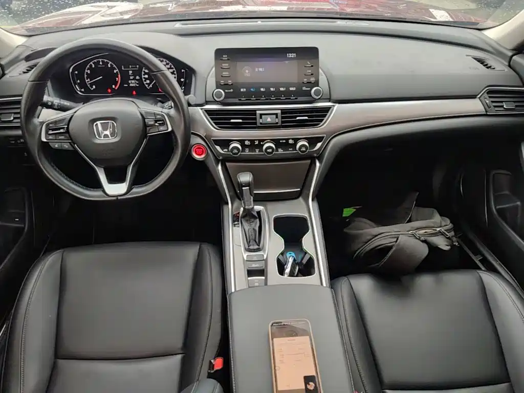Honda Accord 2020 — фото 10