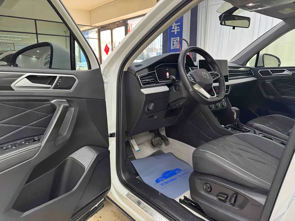 Volkswagen Tiguan L 2023 — фото 7