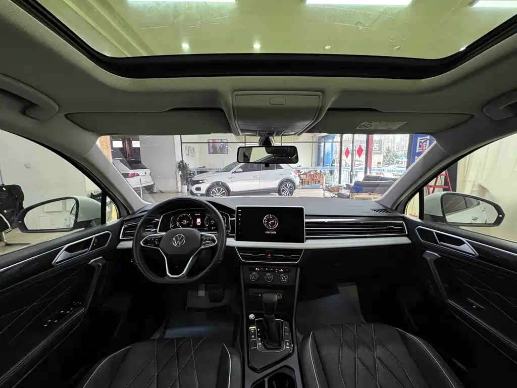 Volkswagen Tiguan L 2023 — фото 17
