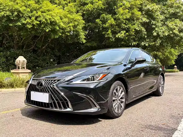 Lexus ES 2022