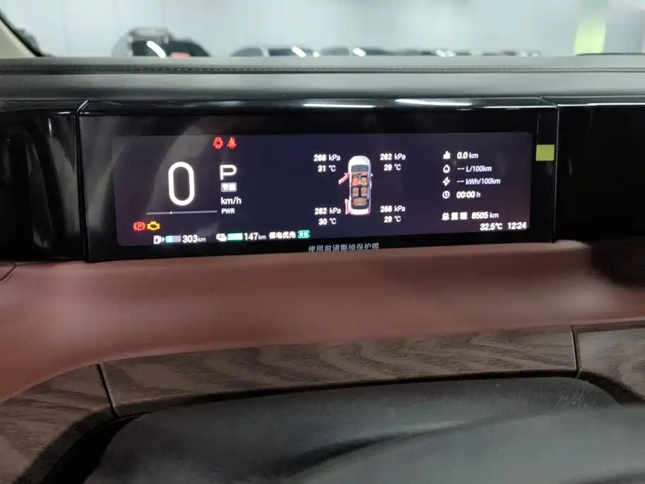 GAC Trumpchi E8 PHEV 2024 — фото 13