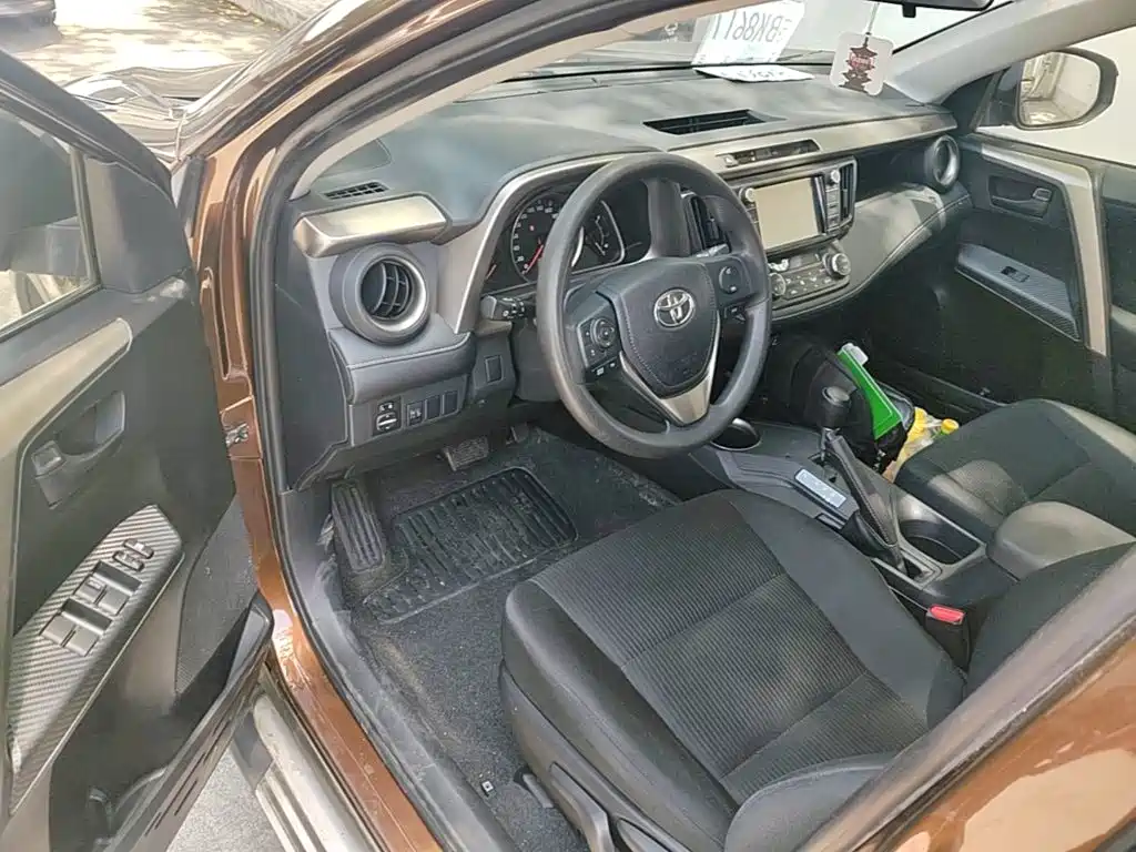 Toyota RAV4 2015 — фото 16