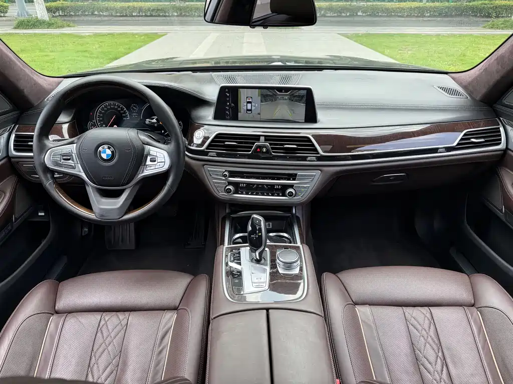 BMW 7 Series 2017 — фото 7