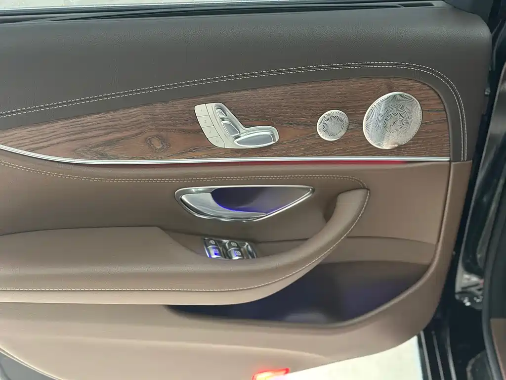 Mercedes-Benz E-Class 2022 — фото 11