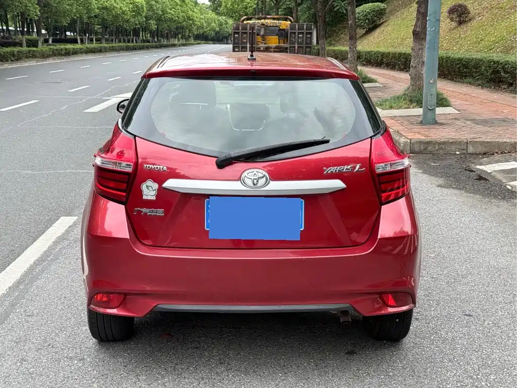 Toyota Yaris L 2017 — фото 5