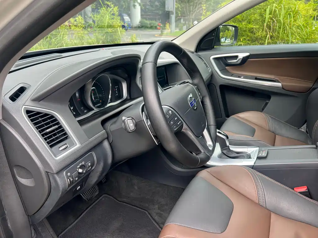 Volvo XC60 2016 — фото 14