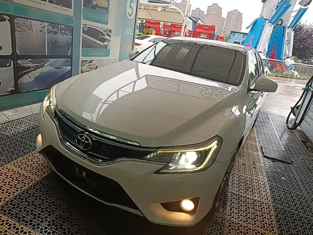 Toyota Reiz 2015