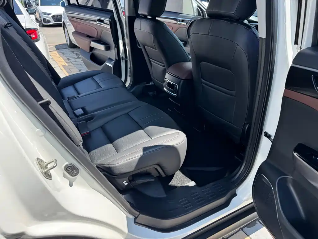 GAC Motor Trumpchi GS8 2018 — фото 10