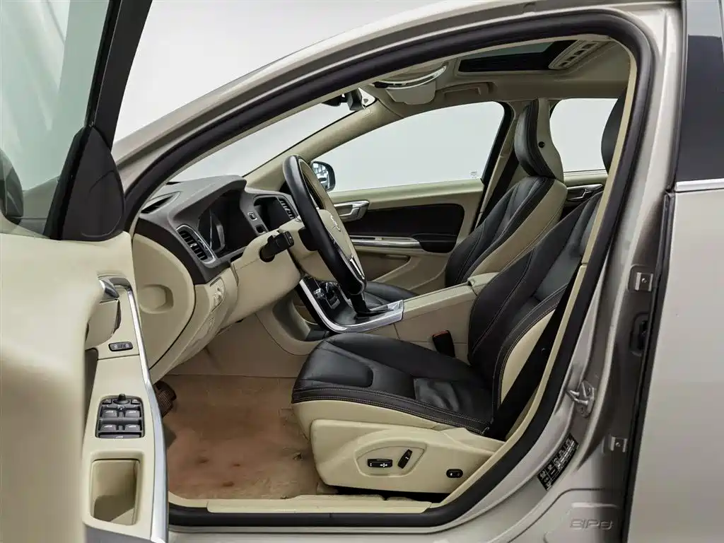 Volvo S60 2014 — фото 10
