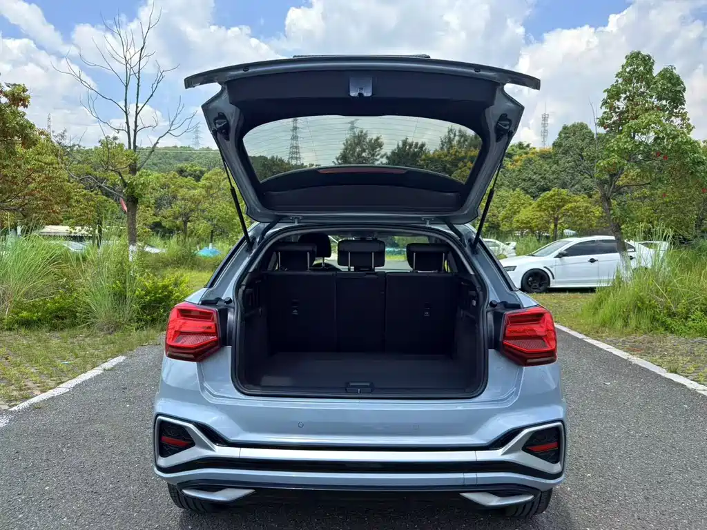 Audi Q2L 2023 — фото 17