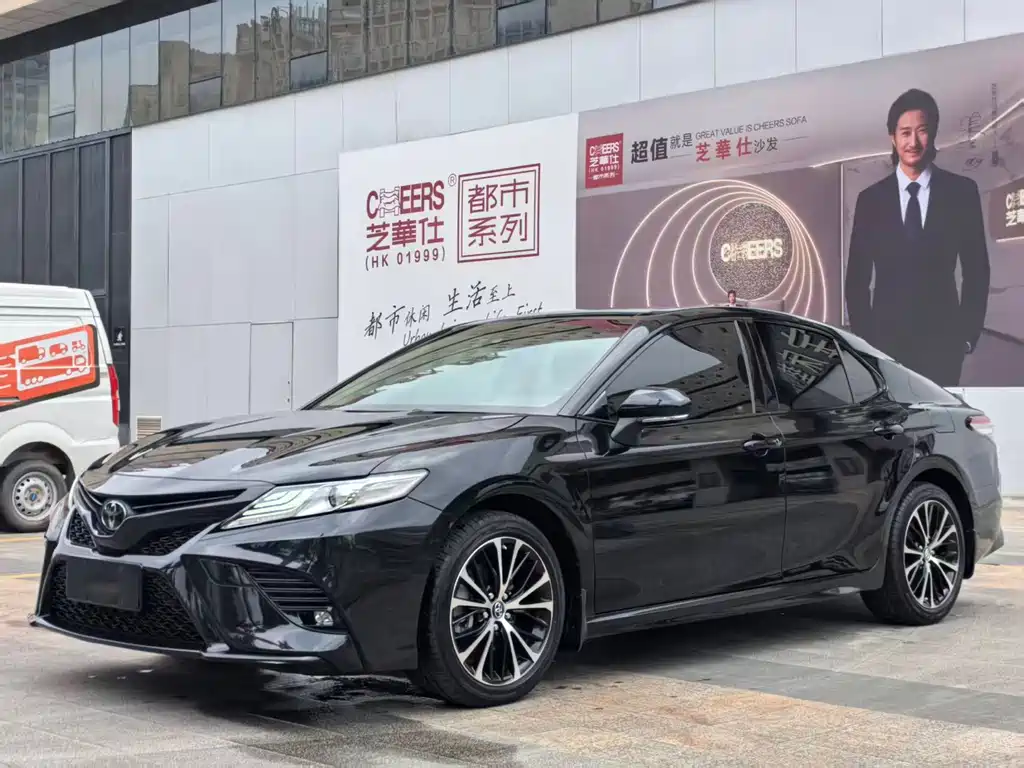 Toyota Camry 2019 — фото 1