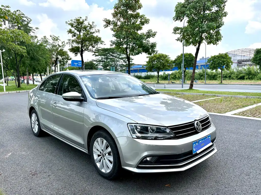 Volkswagen Sagitar 2016