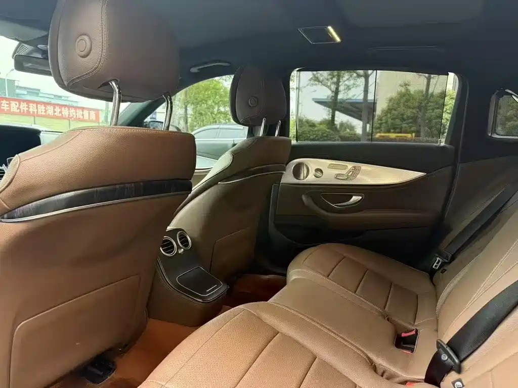 Mercedes-Benz E-Class 2023 — фото 5