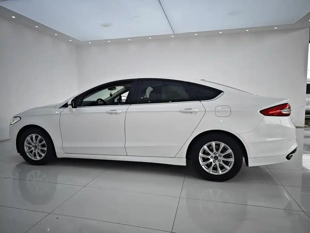 Ford Mondeo 2018 — фото 12