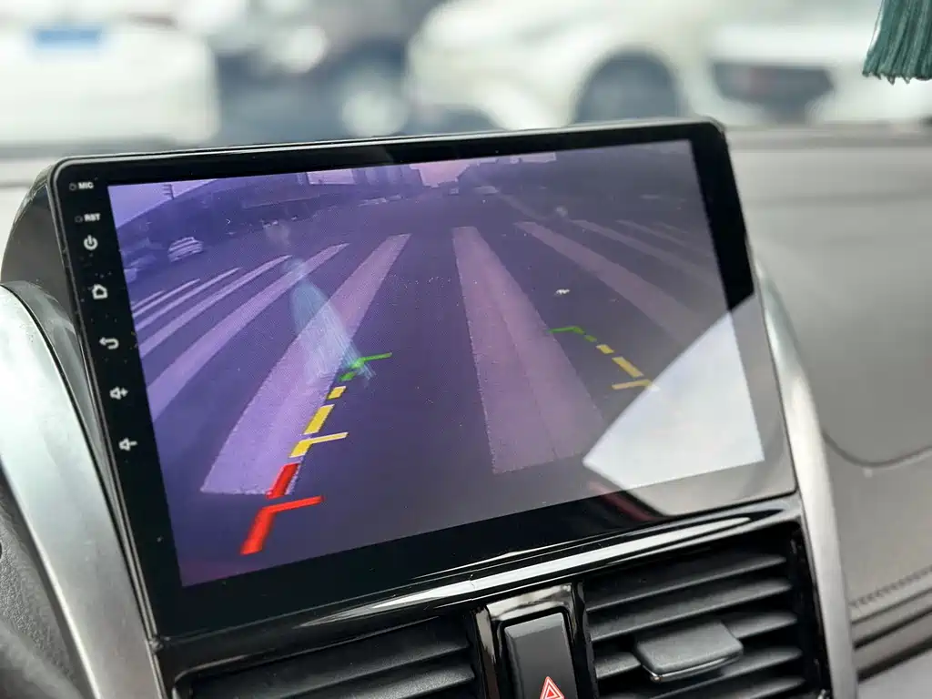 Toyota Yaris L 2015 — фото 11