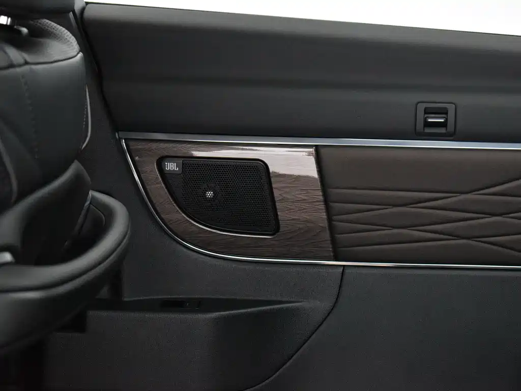 Toyota Alphard 2024 — фото 20