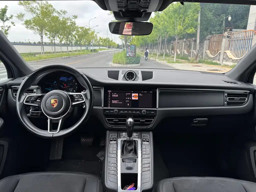 Porsche Macan 2018 — фото 11