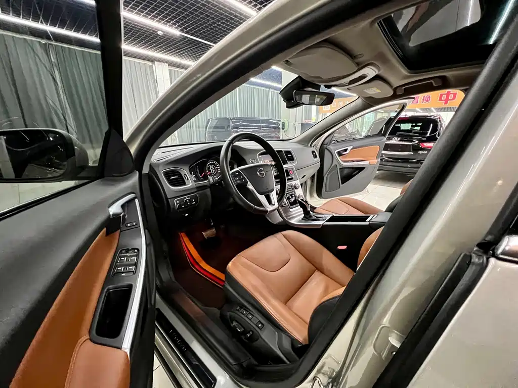 Volvo S60 2019 — фото 10